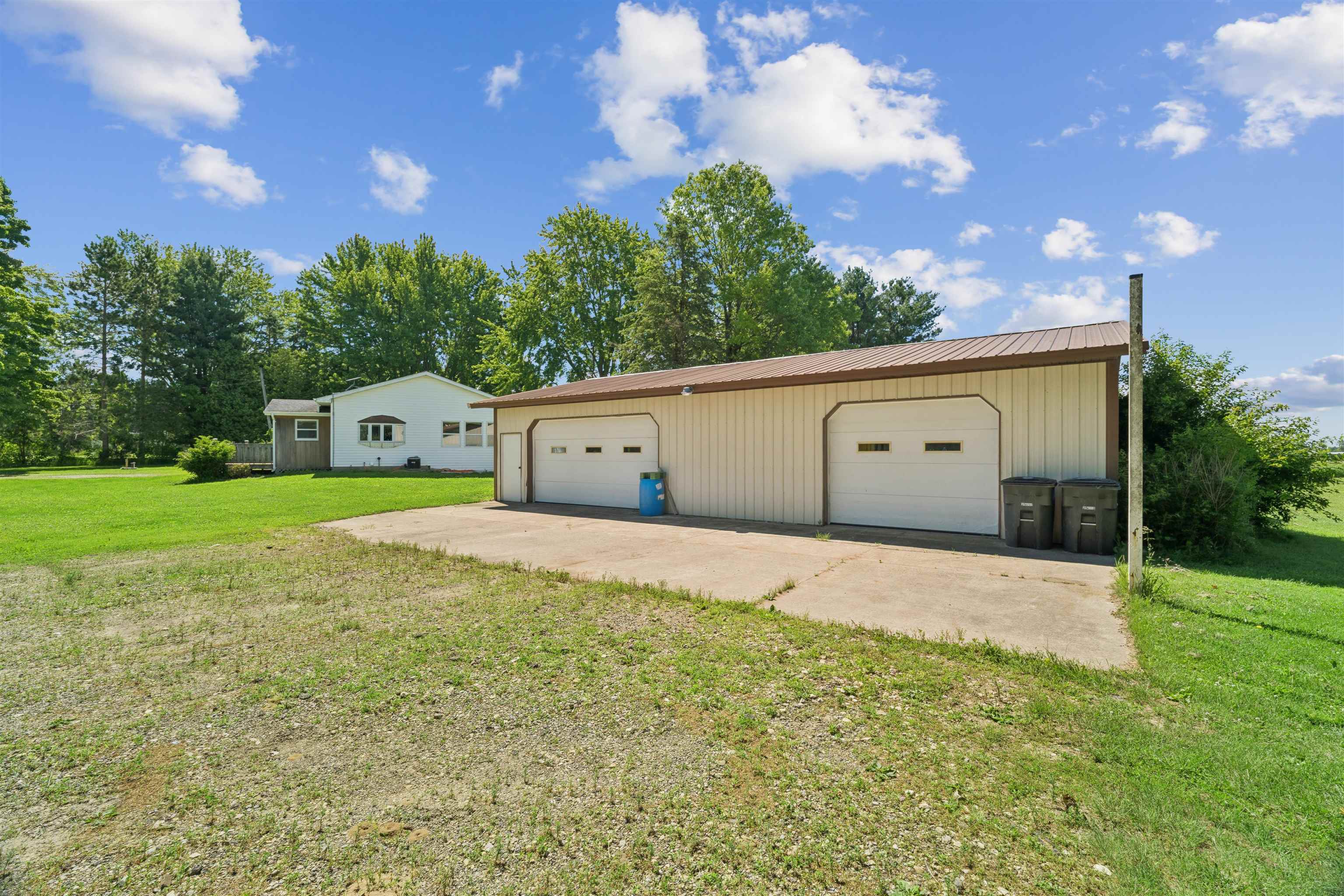 W10531 Roloff Road New London, WI 54961 - Photo 2 of 56