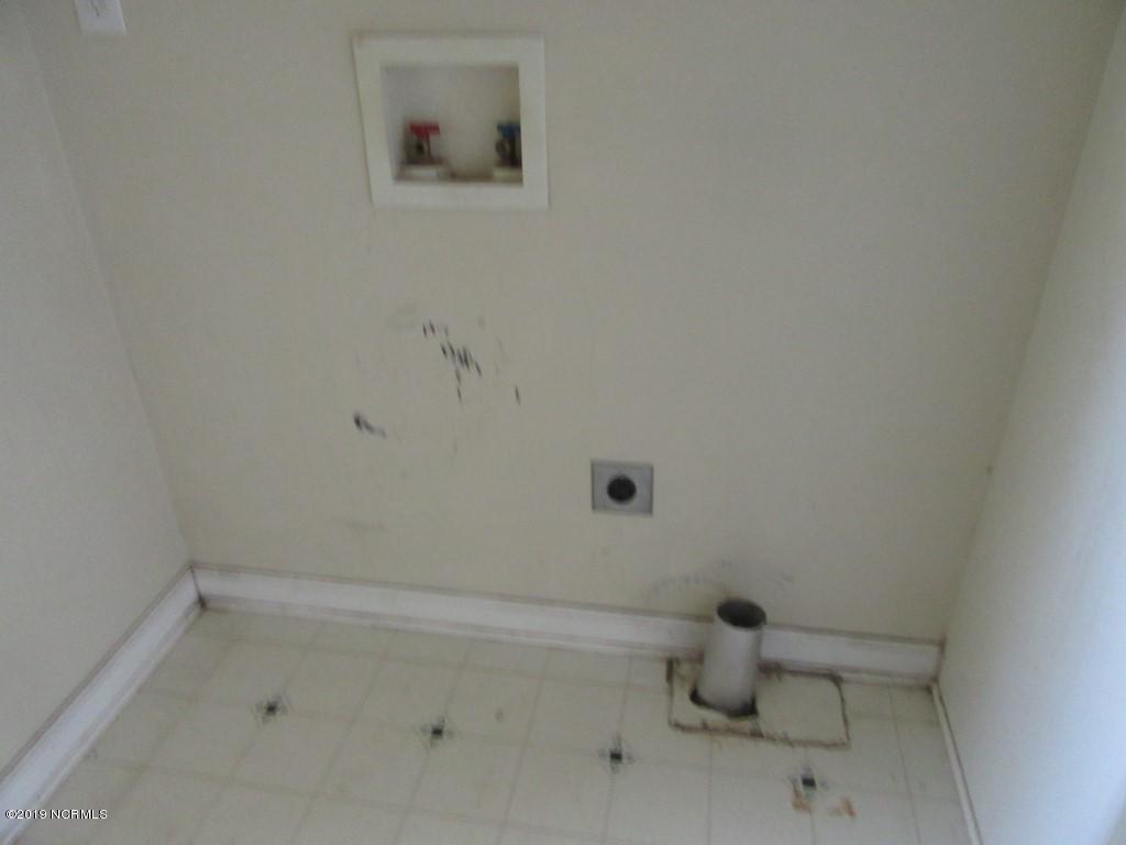 1535 Greene Haynes Road Kinston, NC 28504 - Photo 13 of 22 88 WASHER-DRYER HOOKUP