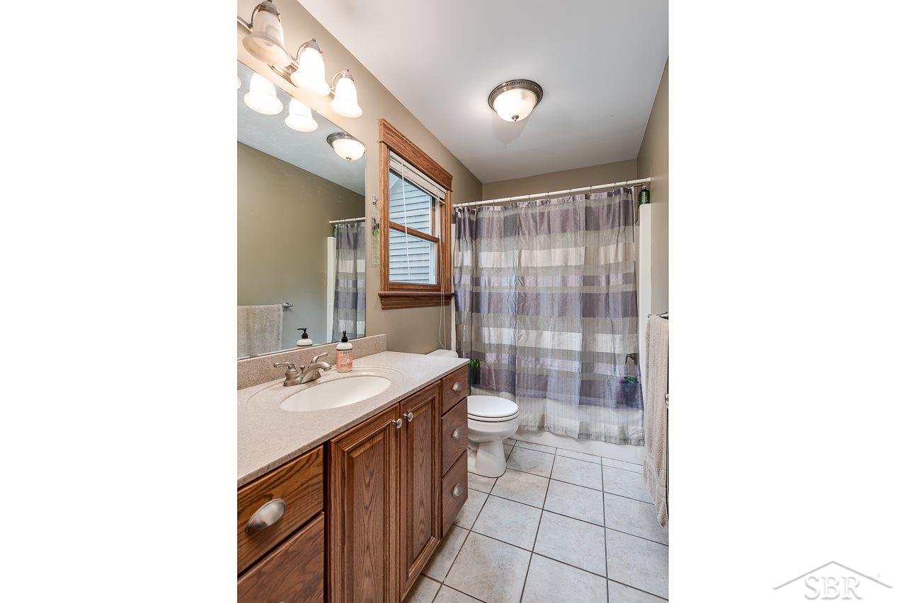886 Schust Road Saginaw, MI 48604 - Photo 25 of 34 31395990-24.JPG