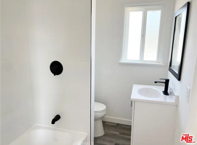 $2,950 | 510 East Arbor Vitae Street, Inglewood, CA 90301