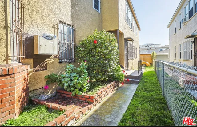 $2,950 | 510 East Arbor Vitae Street, Inglewood, CA 90301