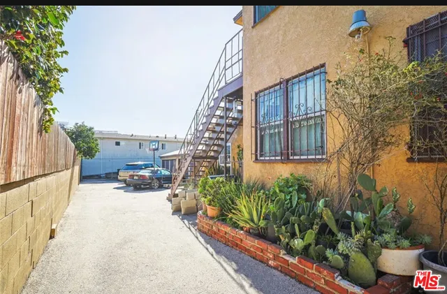 $2,950 | 510 East Arbor Vitae Street, Inglewood, CA 90301