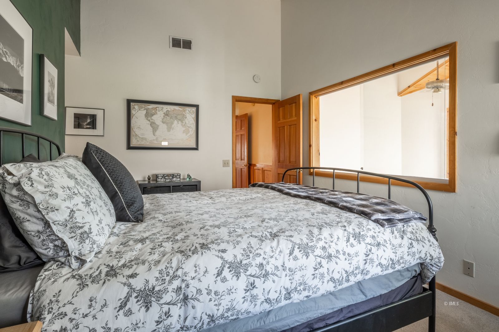 150 Hardy Road Bishop, CA 93514 - Photo 26 of 35 a bedroom with a bed and a window