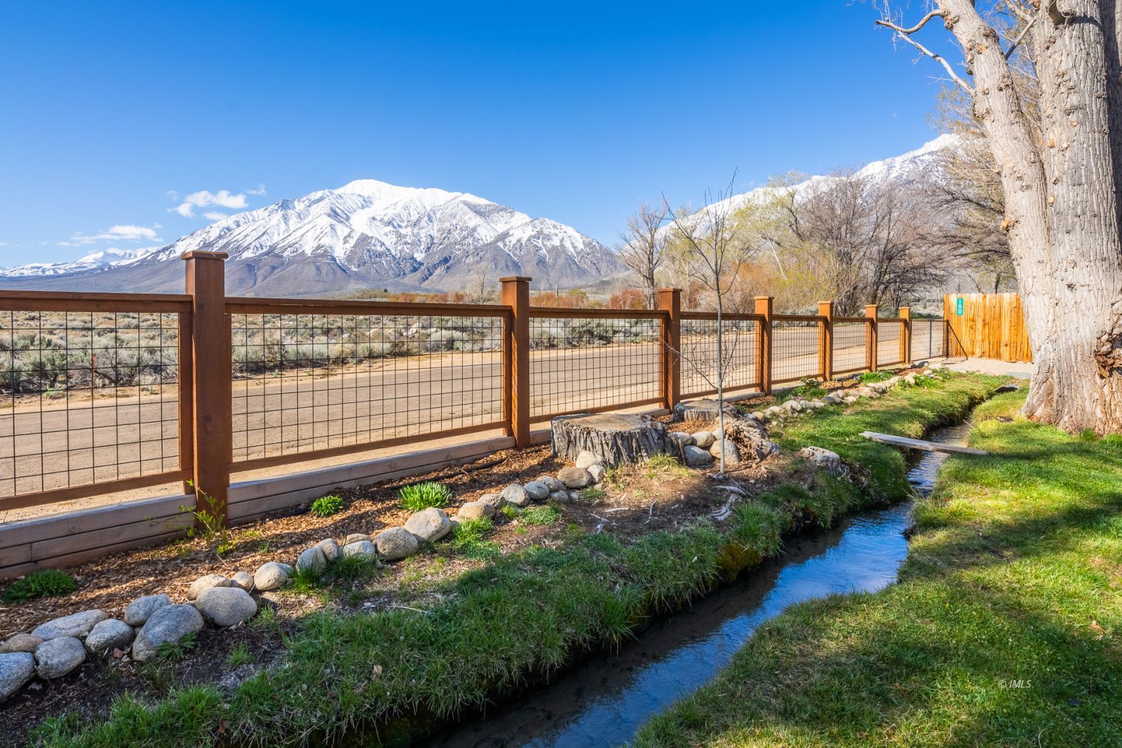 150 Hardy Road Bishop, CA 93514 - Photo 4 of 35 a view of a backyard with a garden