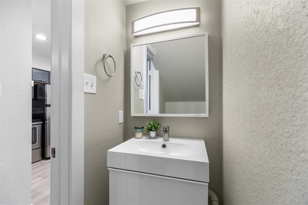 4777 Cedar Springs Road, Unit 2J Dallas, TX 75219 - Photo 12 of 32 Gallery Image 12