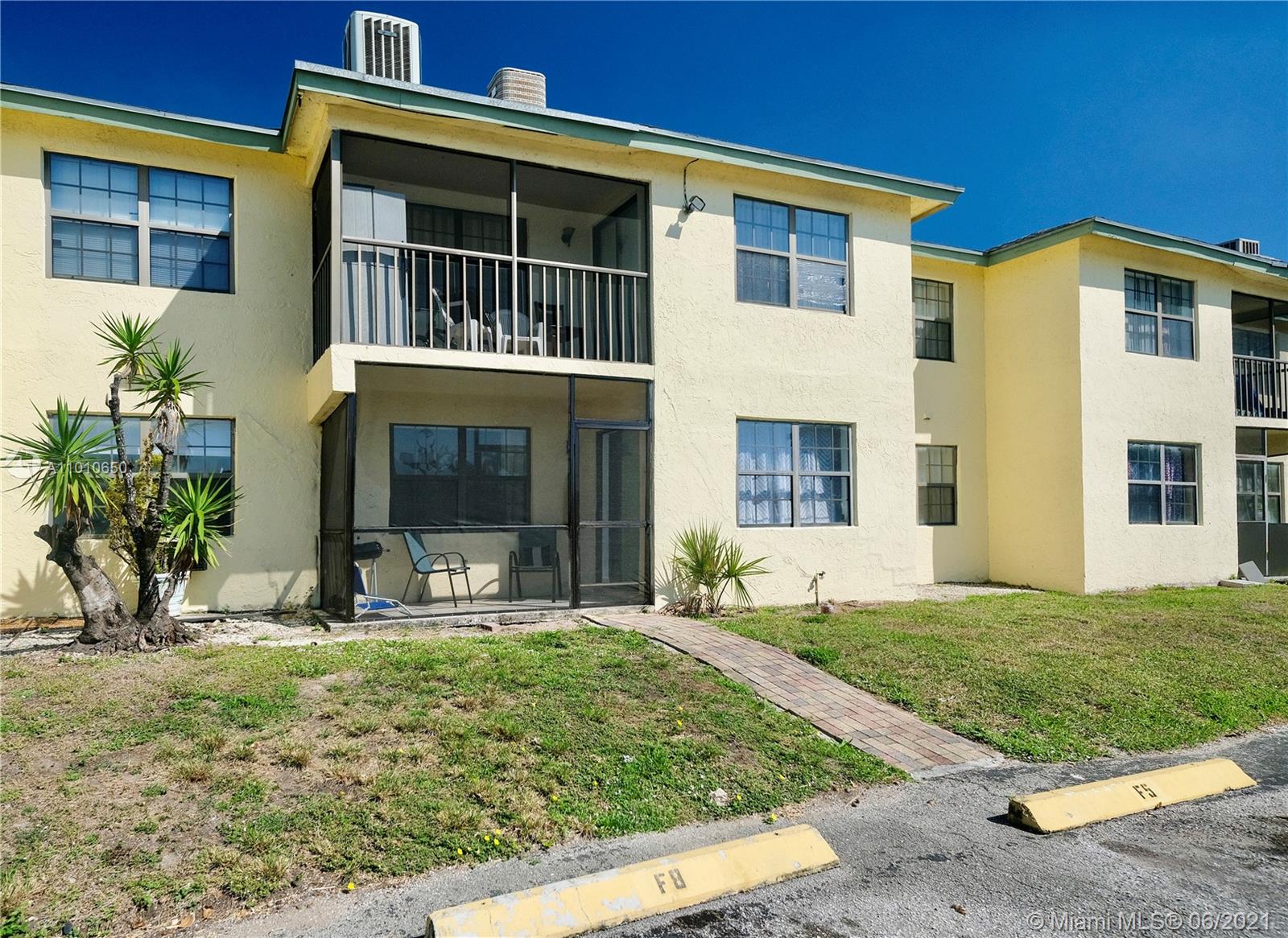 2355 Linton Ridge Circle, Unit F2 Delray Beach, FL 33444 - Photo 1 of 17 Gallery Image 1