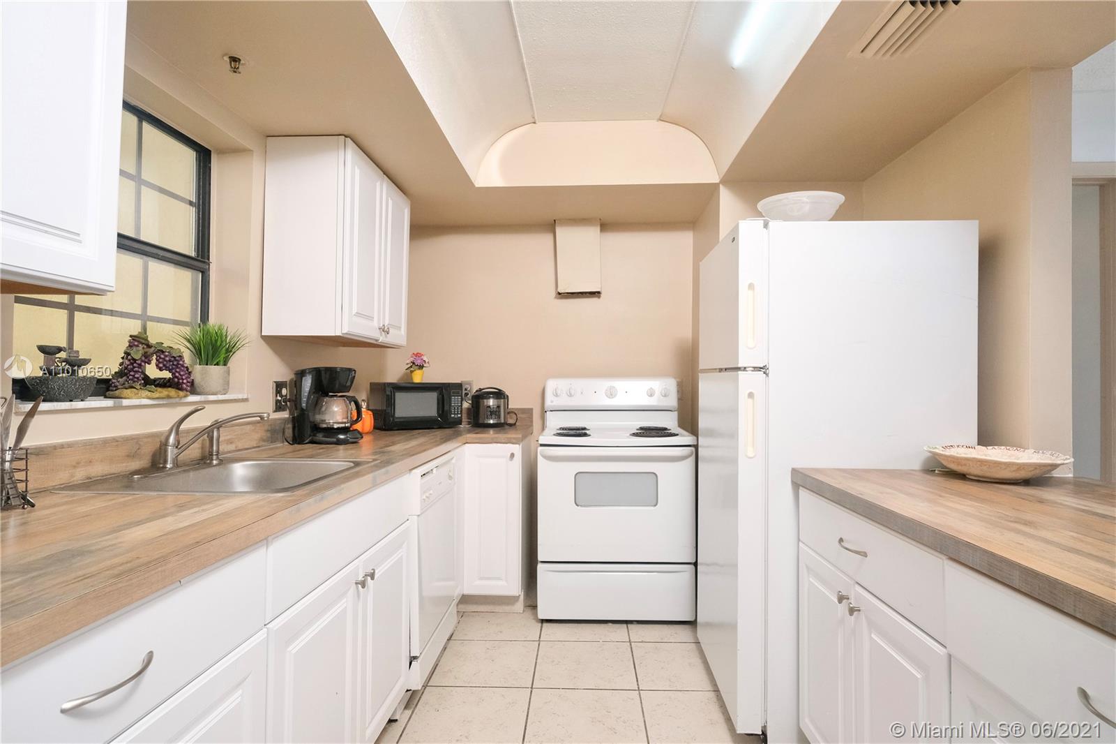 2355 Linton Ridge Circle, Unit F2 Delray Beach, FL 33444 - Photo 4 of 17 Gallery Image 4