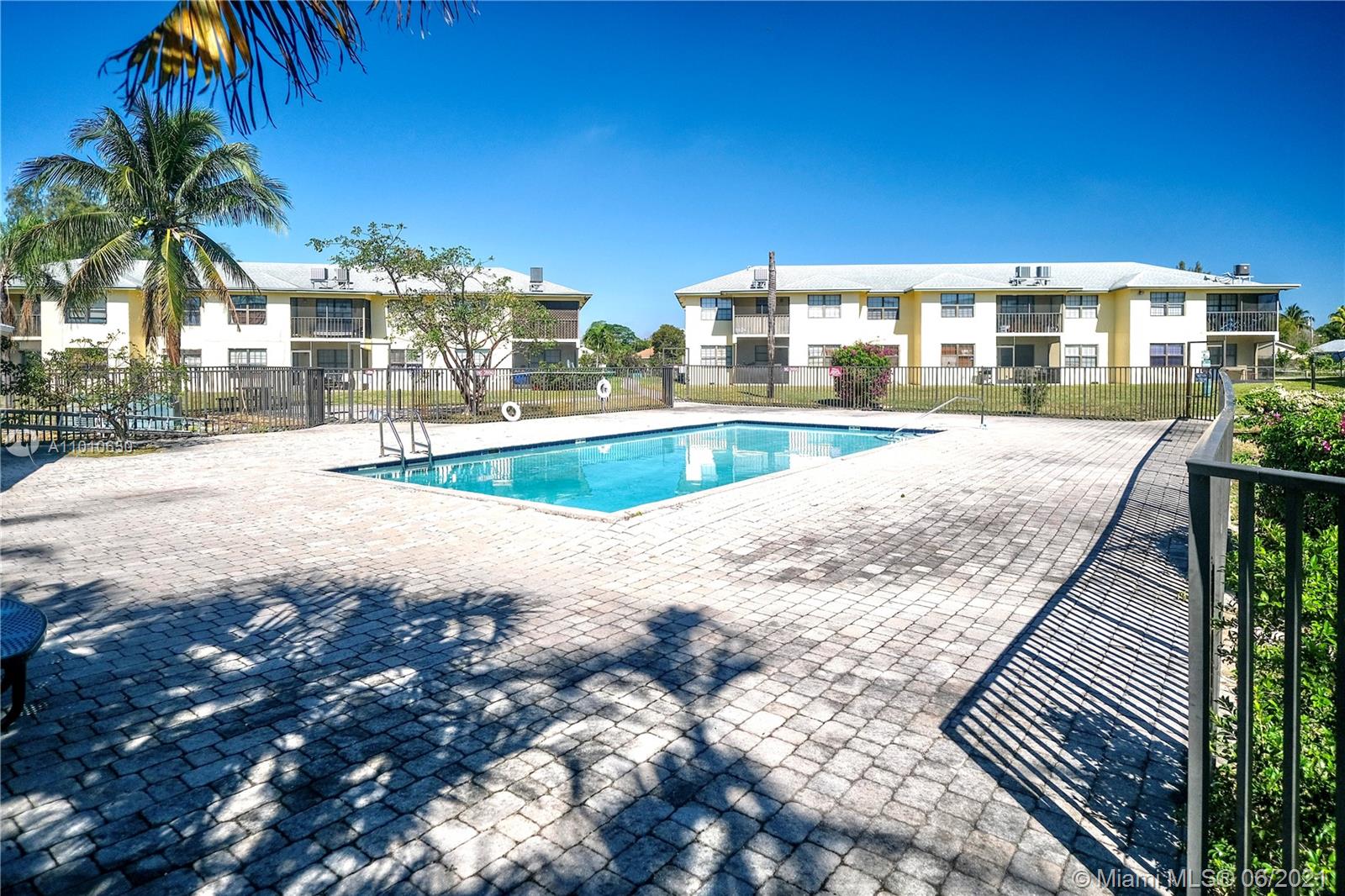 2355 Linton Ridge Circle, Unit F2 Delray Beach, FL 33444 - Photo 5 of 17 Gallery Image 5