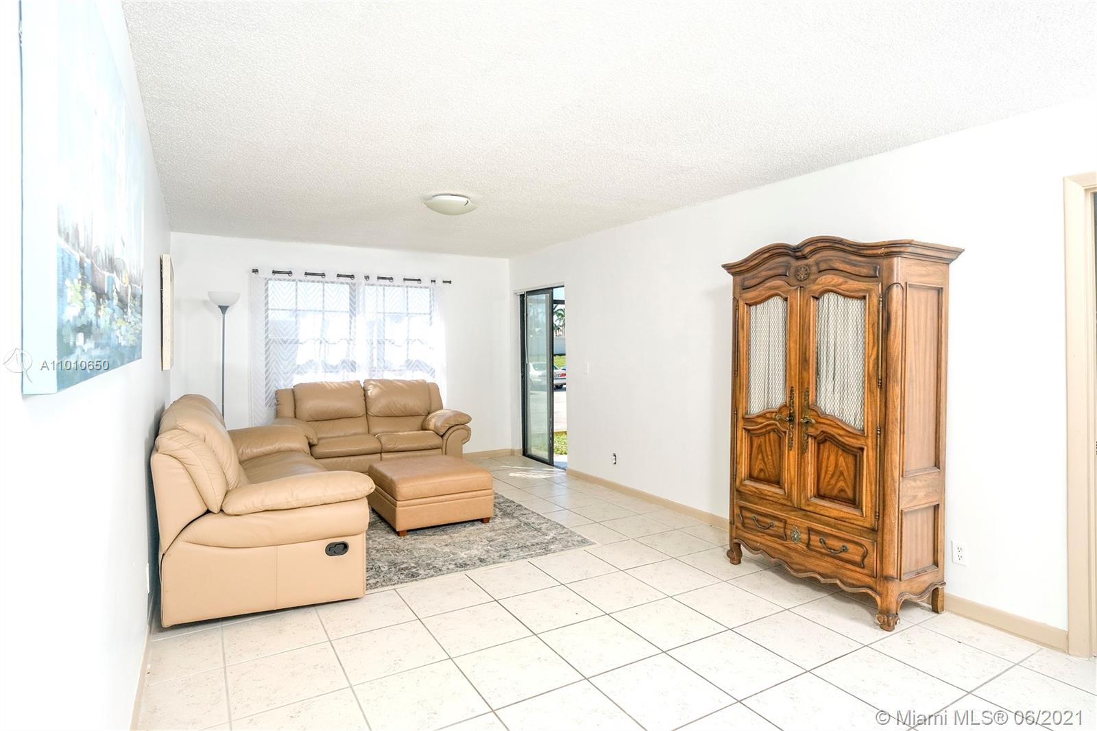 2355 Linton Ridge Circle, Unit F2 Delray Beach, FL 33444 - Photo 6 of 17 Gallery Image 6