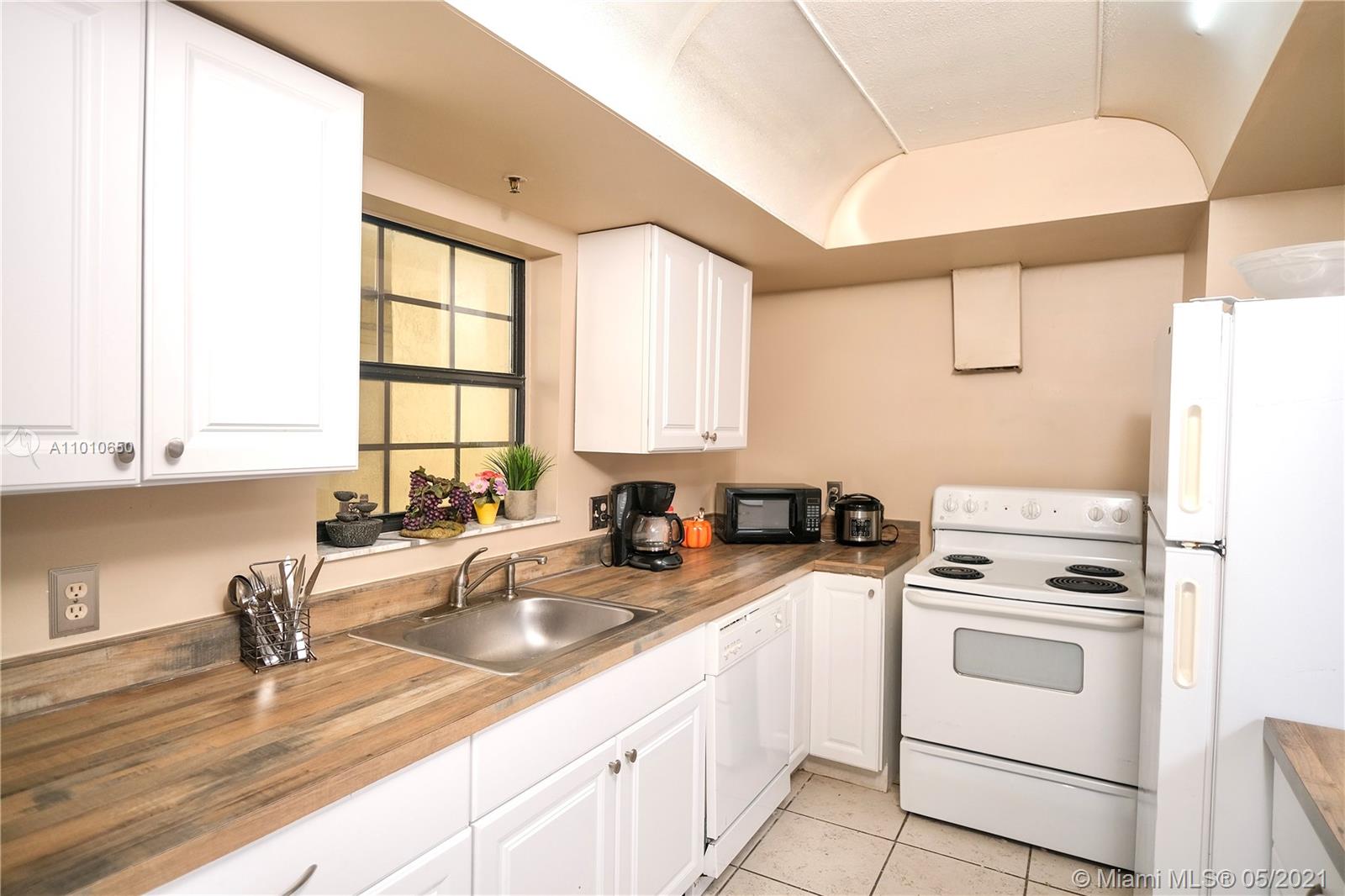 2355 Linton Ridge Circle, Unit F2 Delray Beach, FL 33444 - Photo 9 of 17 Gallery Image 9
