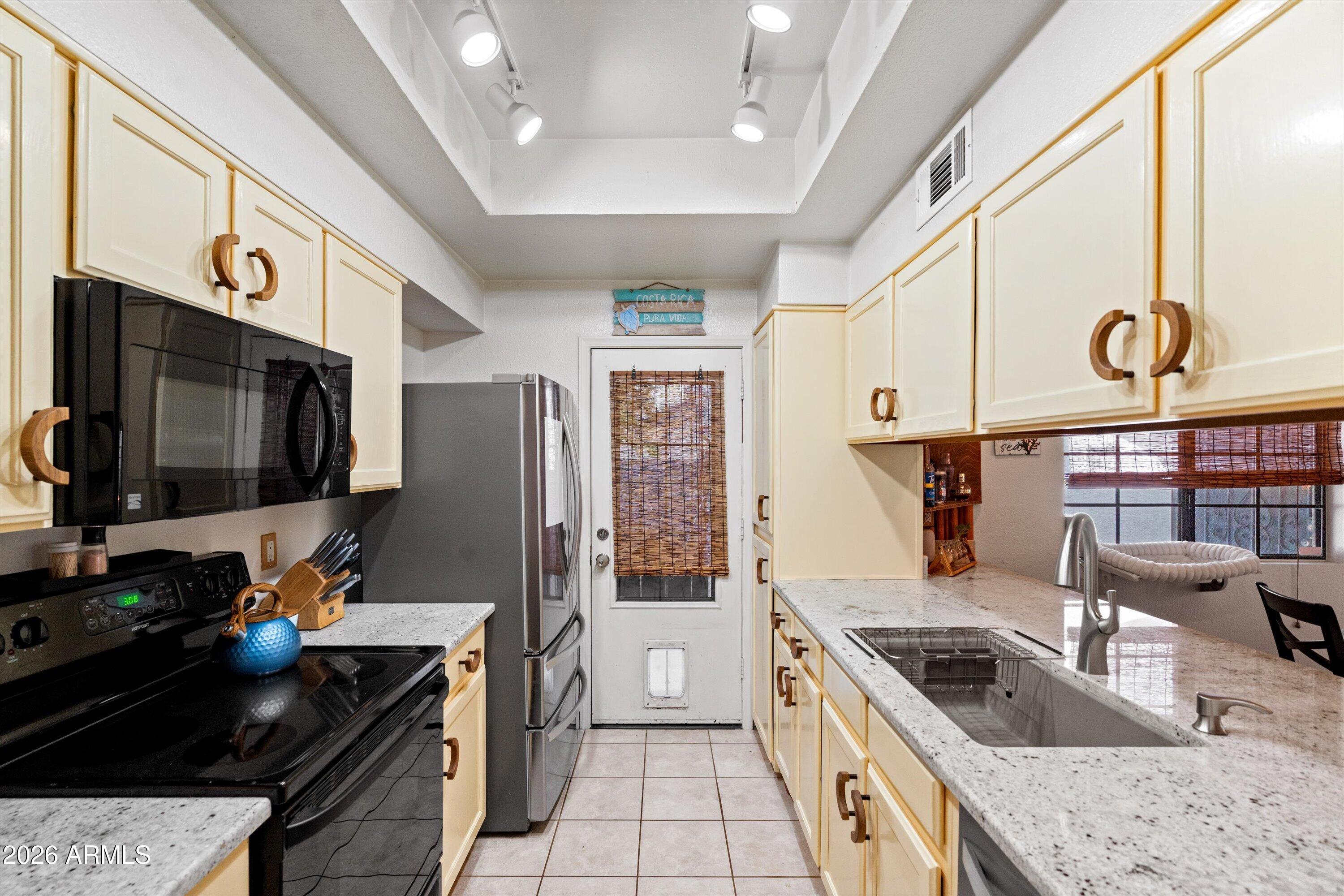 1222 West Baseline Road, Unit 153 Tempe, AZ 85283 - Photo 7 of 33 12-Kitchen