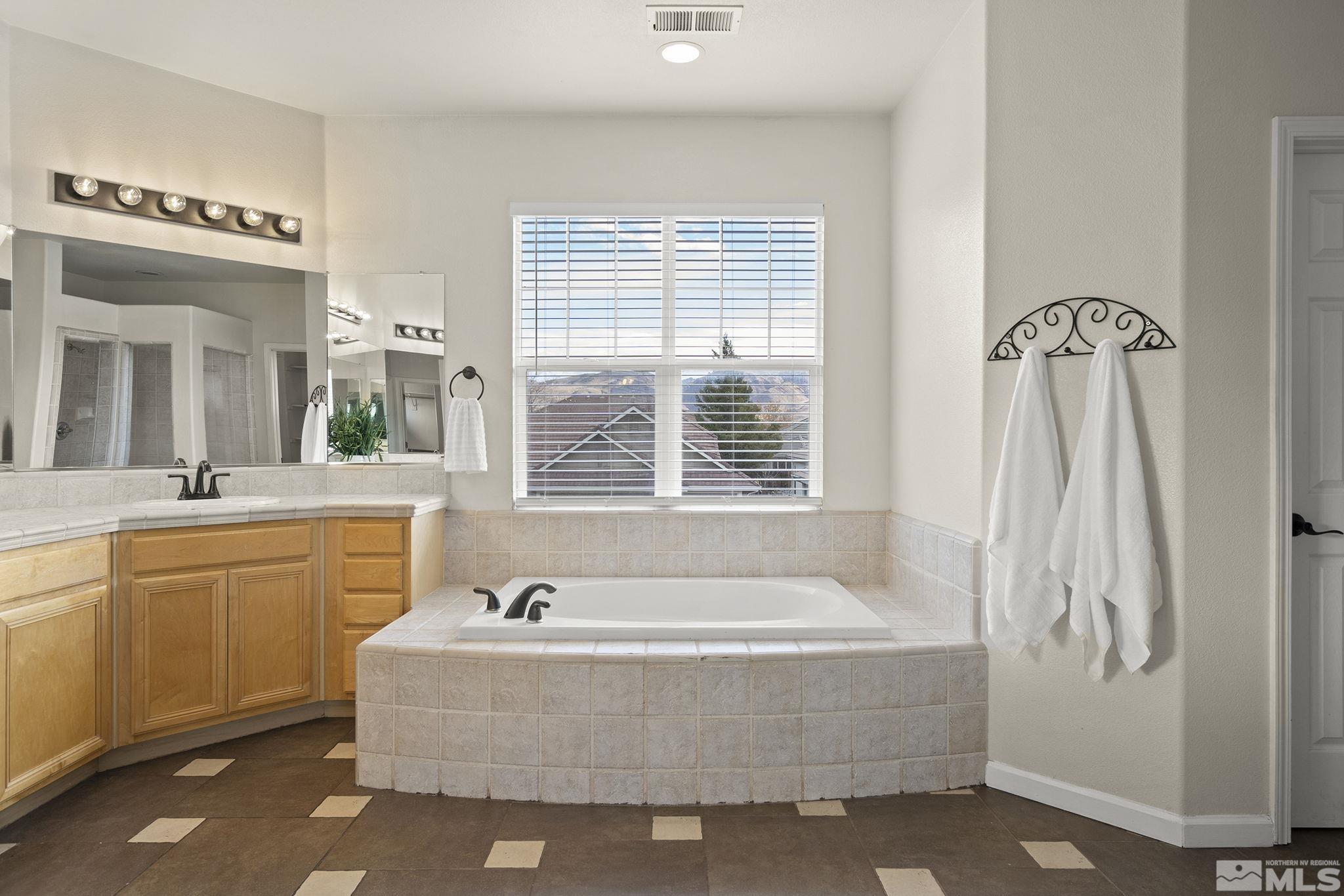 9965 Bandana Way Reno, NV 89521 - Photo 20 of 40 a spacious bathroom with bathtub and shower