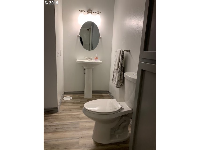 2201 Jeppesen Acres Road Eugene, OR 97401 - Photo 10 of 17 Gallery Image 10