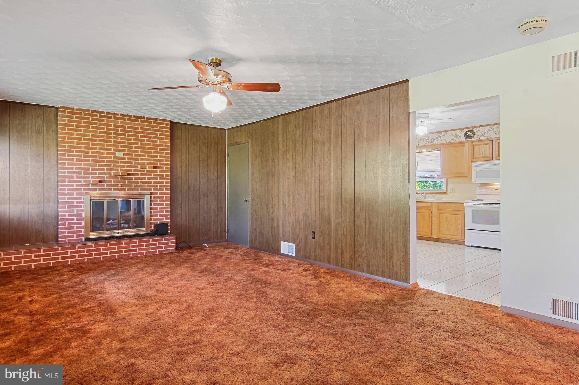 2607 Colebrook Road Elizabethtown, PA 17022 - Photo 4 of 17 Living Room