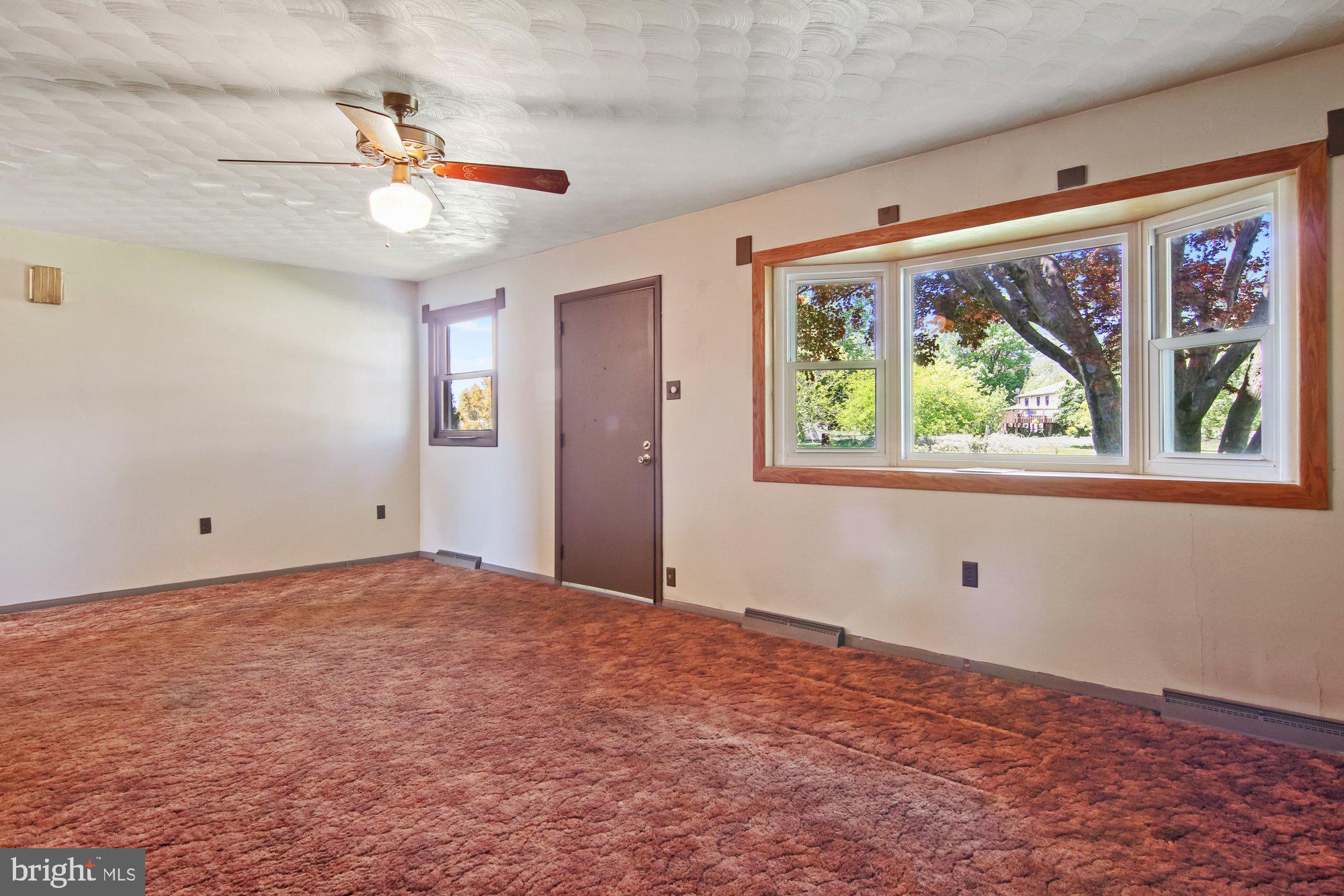 2607 Colebrook Road Elizabethtown, PA 17022 - Photo 5 of 17 Living Room
