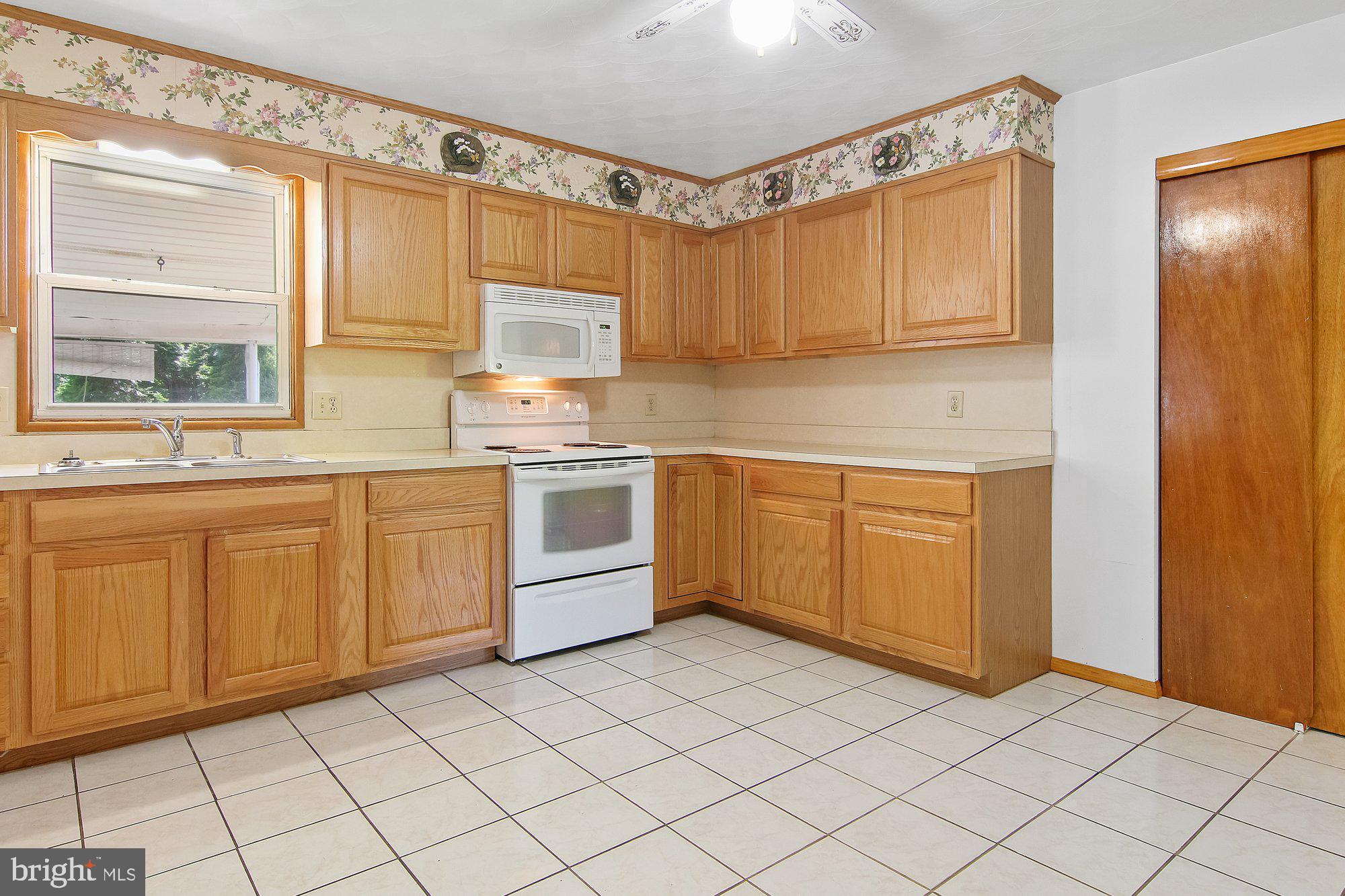 2607 Colebrook Road Elizabethtown, PA 17022 - Photo 6 of 17 Kitchen