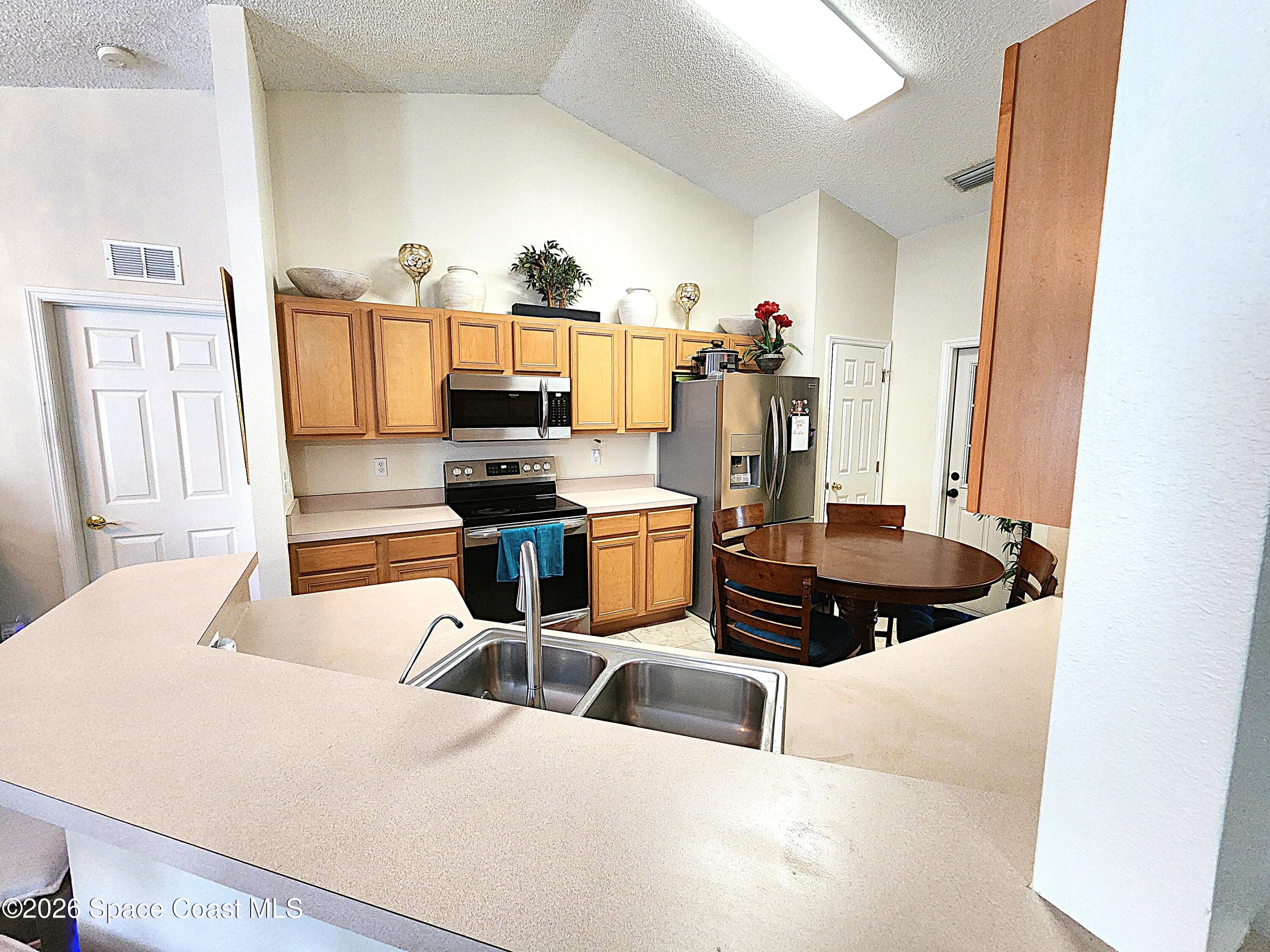 622 Weaver Road Southwest Palm Bay, FL 32908 - Photo 16 of 33 20260619_154026