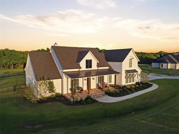 $780,000 | 221 Proctor Lane, Decatur, TX 76234