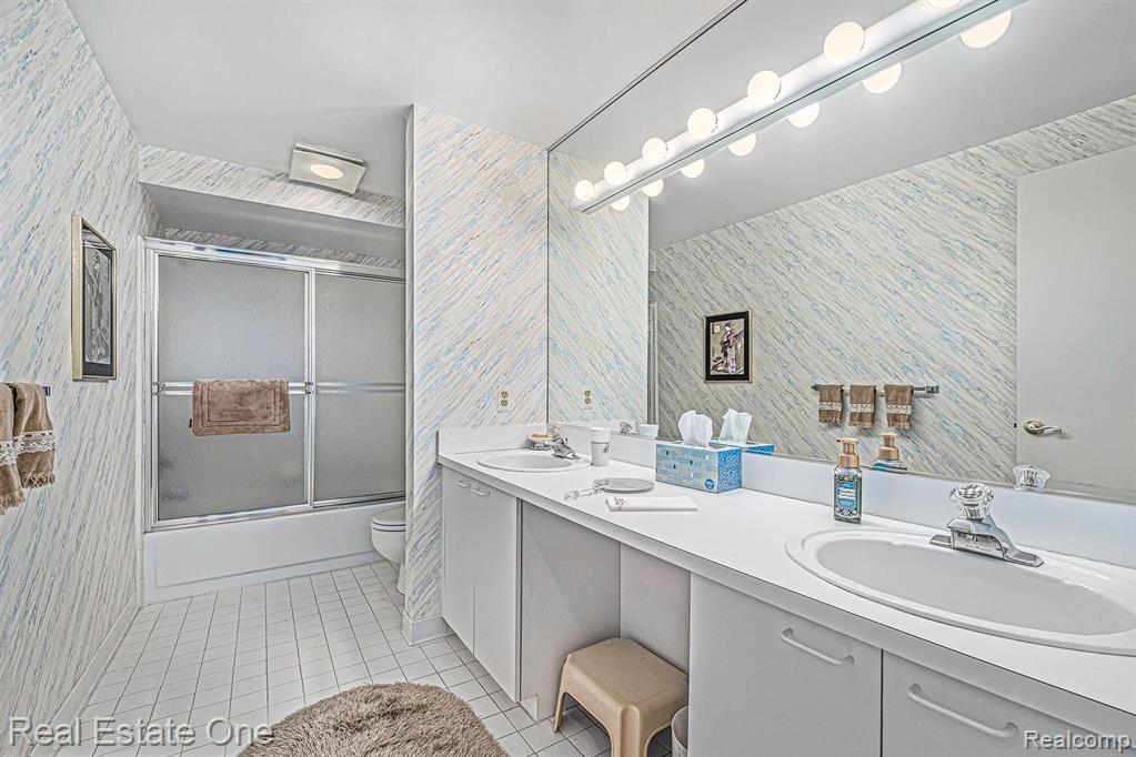 33840 York Ridge Street Farmington Hills, MI 48331 - Photo 19 of 25