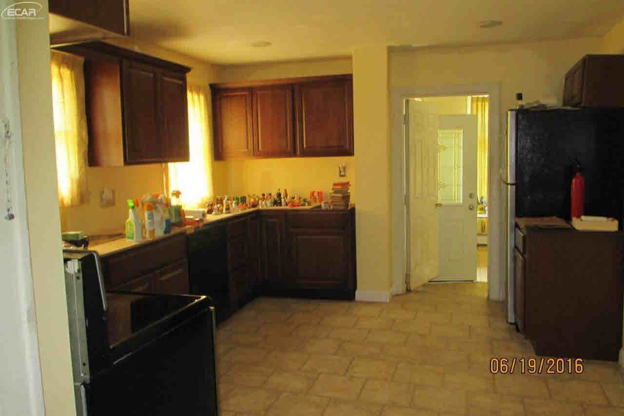 5275 Beecher Road Flint, MI 48532 - Photo 12 of 19 21179051-11.JPG
