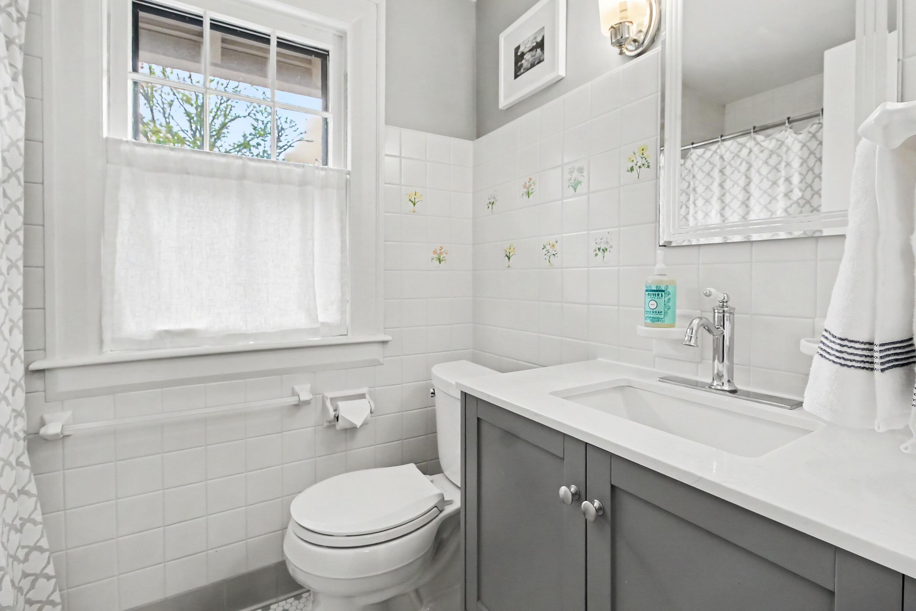 2105 Devonshire Road Ann Arbor, MI 48104 - Photo 56 of 86 059_file_2609