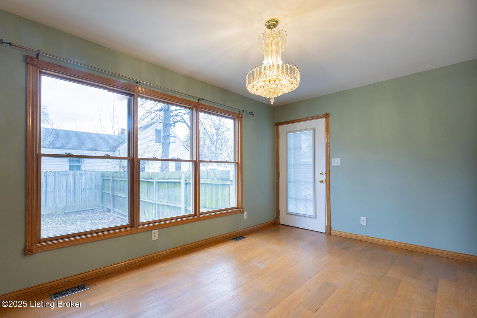 1317 Dahl Road Louisville, KY 40213 - Photo 28 of 37 33