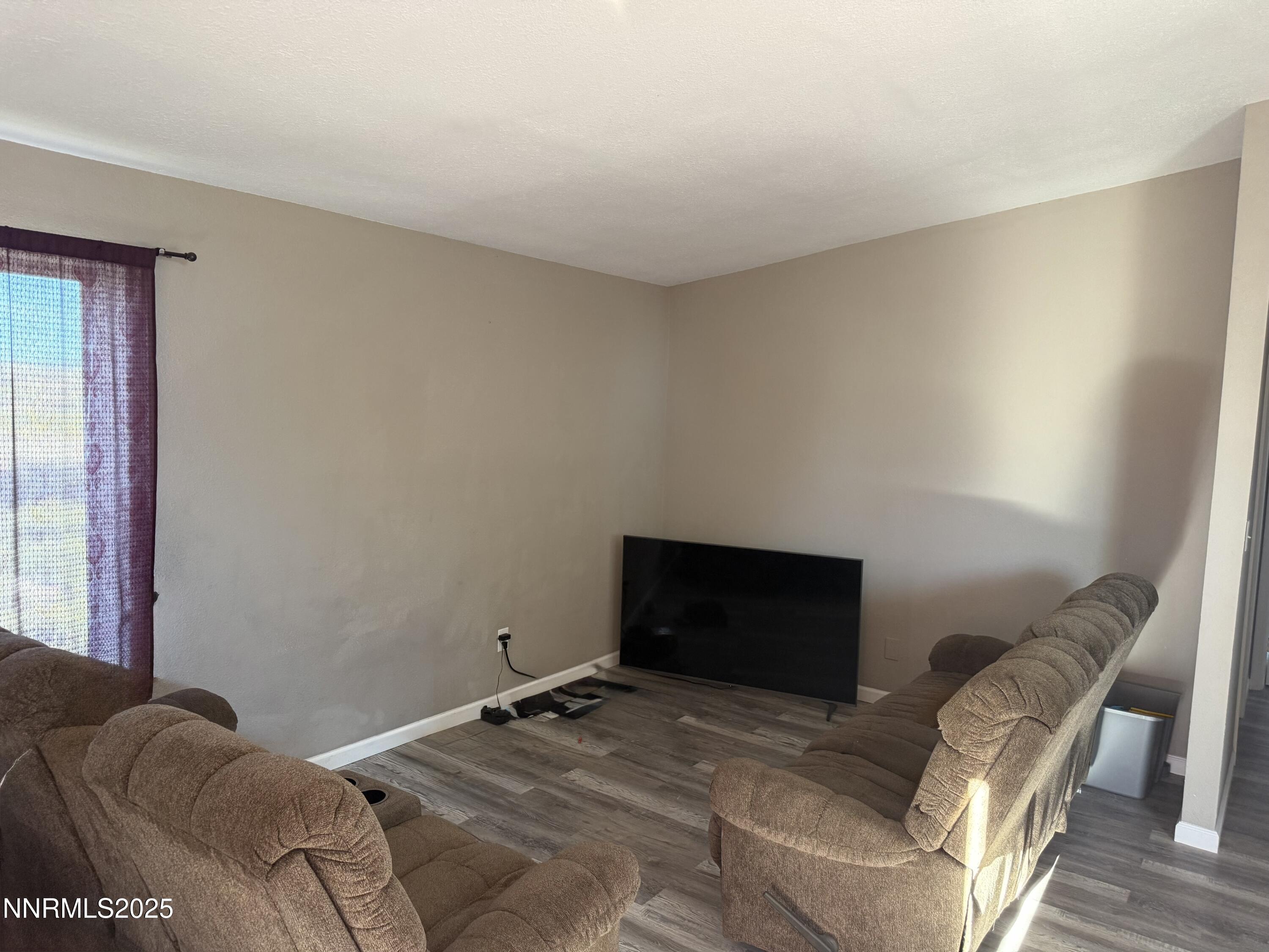 6722 Power Line Road Fallon, NV 89406 - Photo 10 of 15 a bedroom with a bed and a window