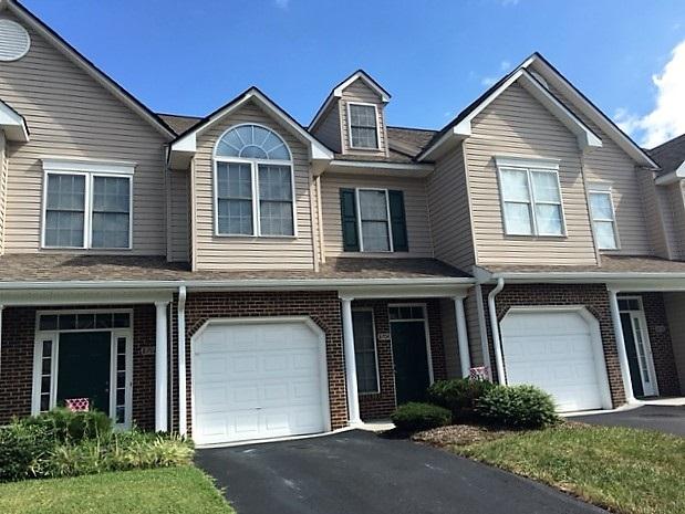 8704 Little Hoop Road Roanoke, VA 24019 - Photo 1 of 32 front