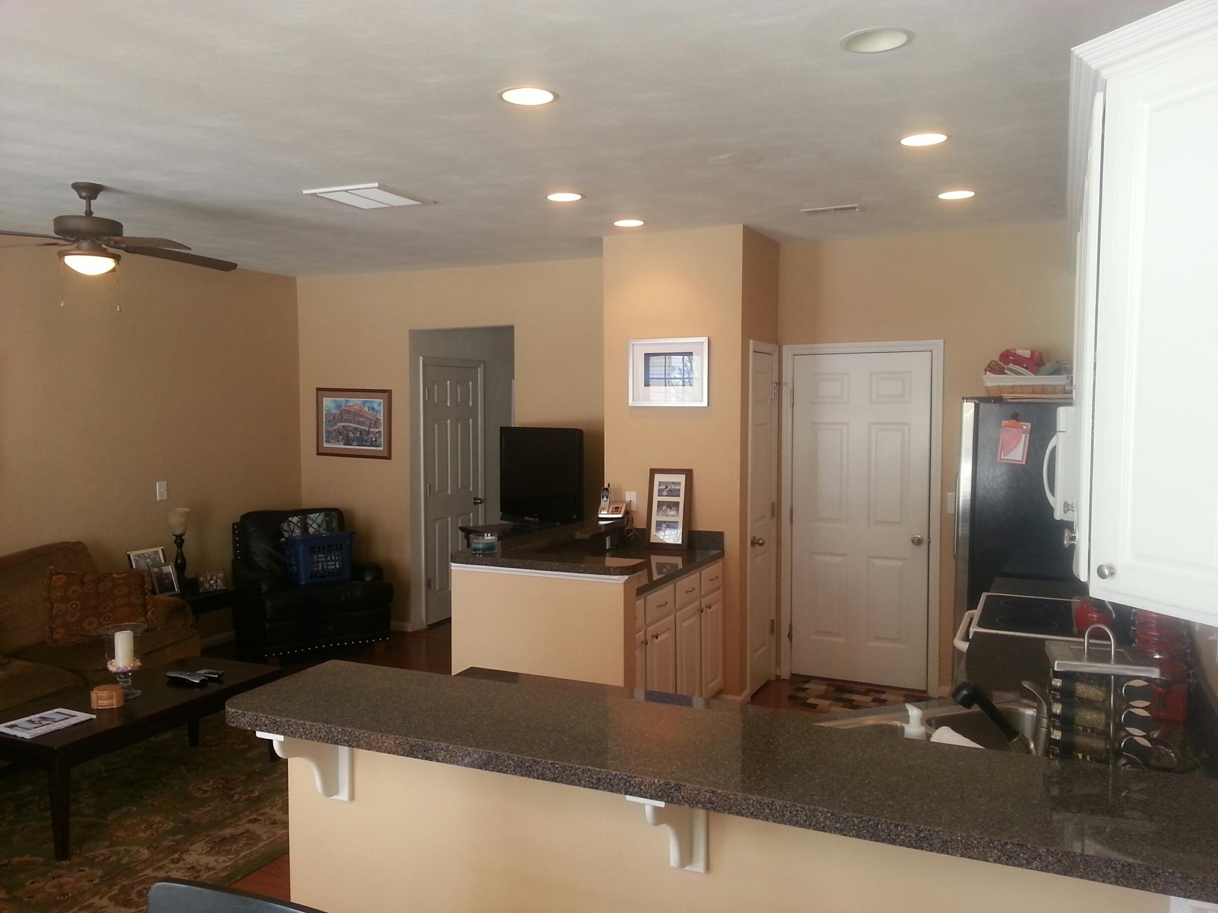 8704 Little Hoop Road Roanoke, VA 24019 - Photo 4 of 32 Kitchen and Bar Area