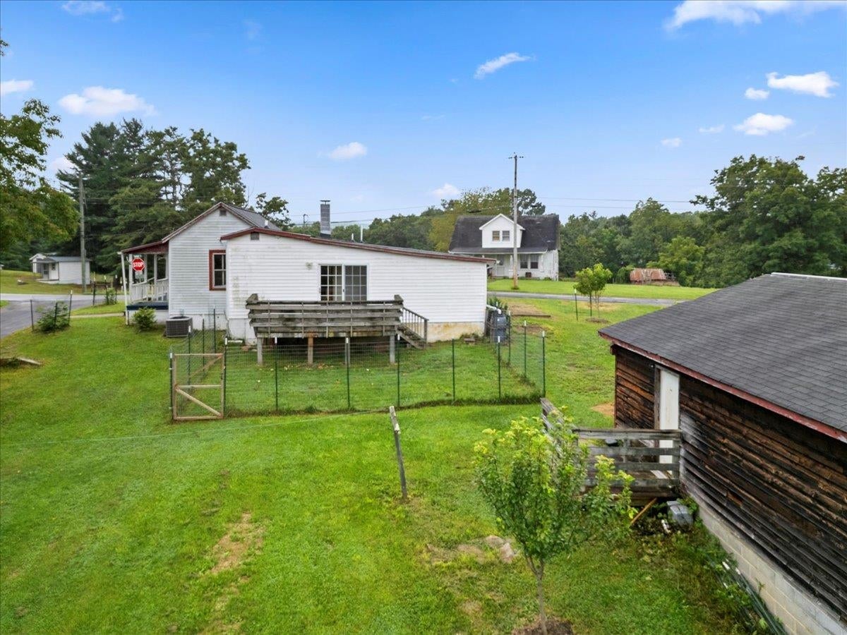 2947 Haynes Road Pulaski, VA 24301 - Photo 32 of 46 Gallery Image 32