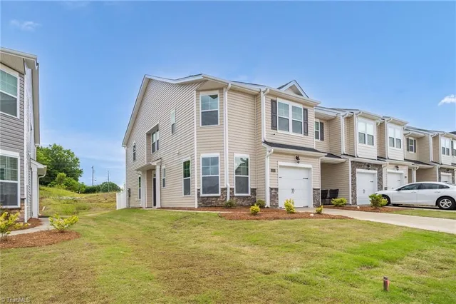 $298,400 | 1230 Evelynnview Lane, Kernersville, NC 27284