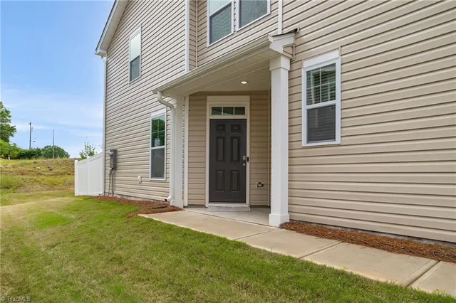 $298,400 | 1230 Evelynnview Lane, Kernersville, NC 27284