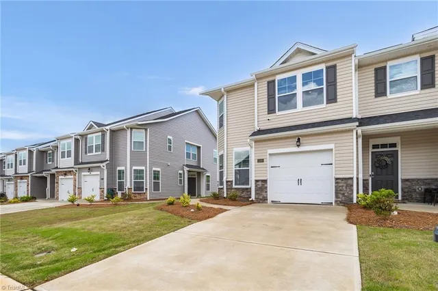 $298,400 | 1230 Evelynnview Lane, Kernersville, NC 27284