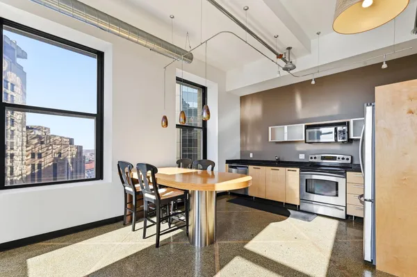 $275,000 | 350 St Peter Street, Unit 909, St. Paul, MN 55102