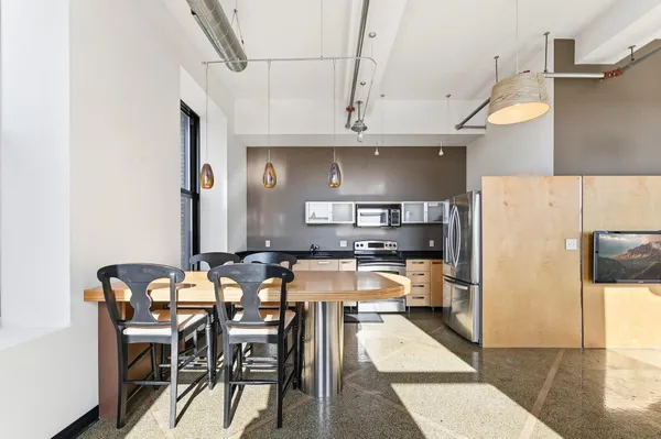 $275,000 | 350 St Peter Street, Unit 909, St. Paul, MN 55102