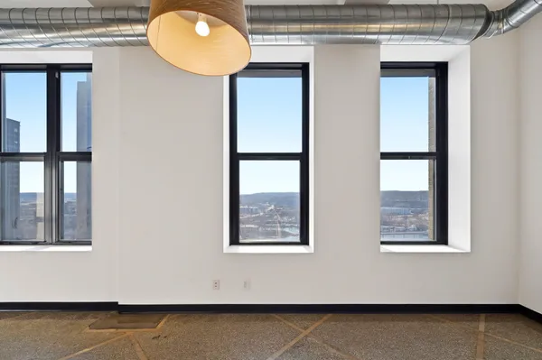 $275,000 | 350 St Peter Street, Unit 909, St. Paul, MN 55102