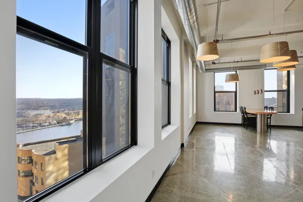 $275,000 | 350 St Peter Street, Unit 909, St. Paul, MN 55102