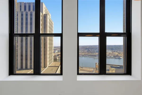 $275,000 | 350 St Peter Street, Unit 909, St. Paul, MN 55102