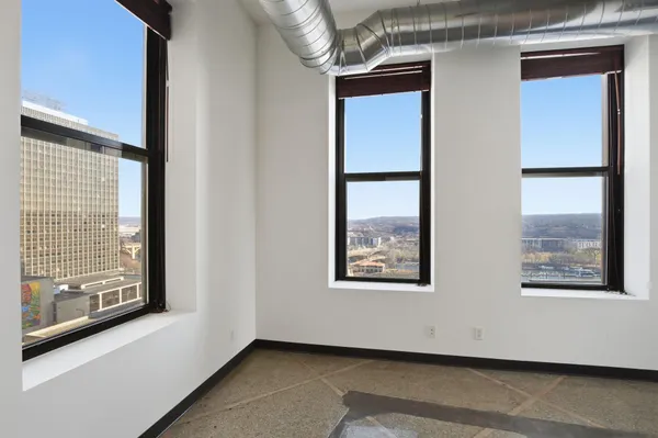 $275,000 | 350 St Peter Street, Unit 909, St. Paul, MN 55102