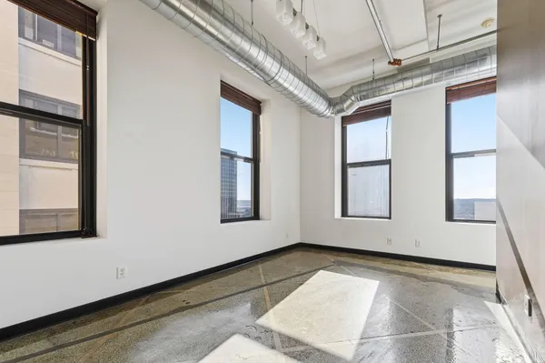 $275,000 | 350 St Peter Street, Unit 909, St. Paul, MN 55102