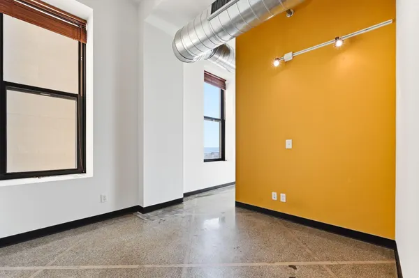 $275,000 | 350 St Peter Street, Unit 909, St. Paul, MN 55102