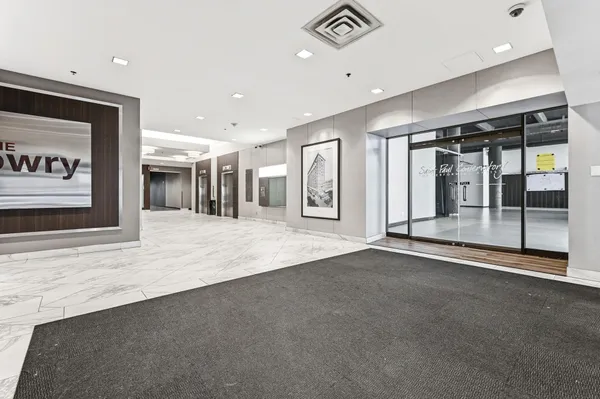 $275,000 | 350 St Peter Street, Unit 909, St. Paul, MN 55102