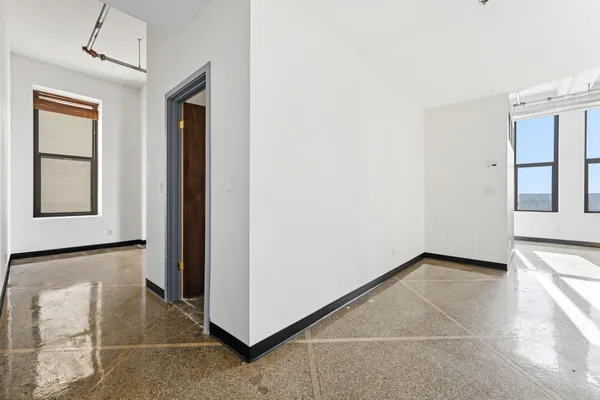 $275,000 | 350 St Peter Street, Unit 909, St. Paul, MN 55102