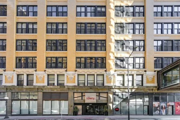 $275,000 | 350 St Peter Street, Unit 909, St. Paul, MN 55102