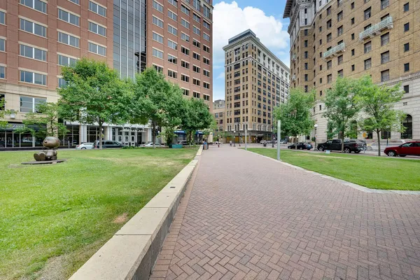 $275,000 | 350 St Peter Street, Unit 909, St. Paul, MN 55102