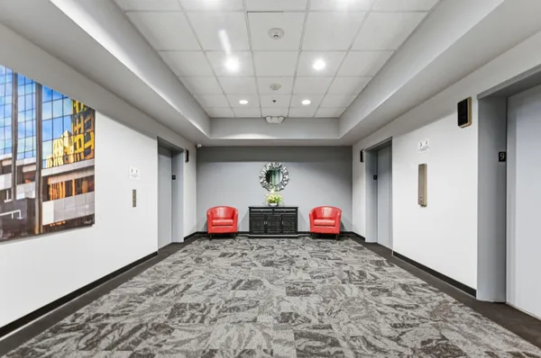 $275,000 | 350 St Peter Street, Unit 909, St. Paul, MN 55102