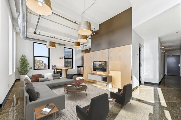 $275,000 | 350 St Peter Street, Unit 909, St. Paul, MN 55102