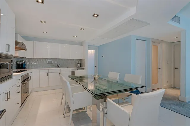 $16,600 | 2301 Collins Avenue, Unit 1506, Miami Beach, FL 33139