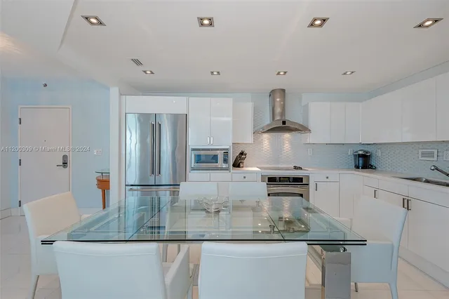 $16,600 | 2301 Collins Avenue, Unit 1506, Miami Beach, FL 33139