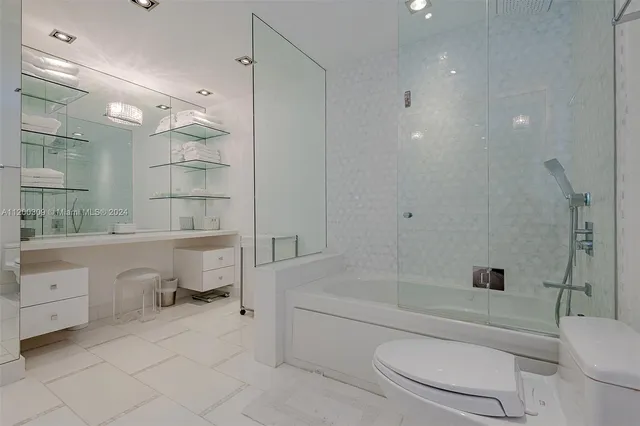 $16,600 | 2301 Collins Avenue, Unit 1506, Miami Beach, FL 33139